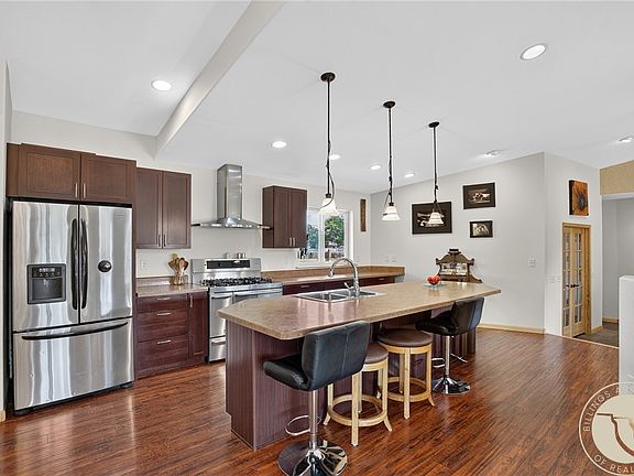5th image of 405 Crow Ln