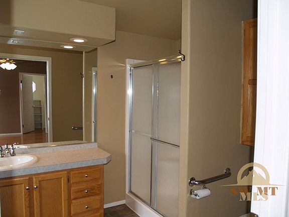 5th image of 705 Oakwood Dr
