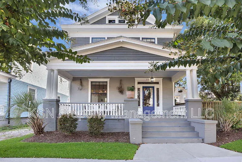 3 bed, 2.0 bath, 1867 sqft, $3,000 — Photo 1