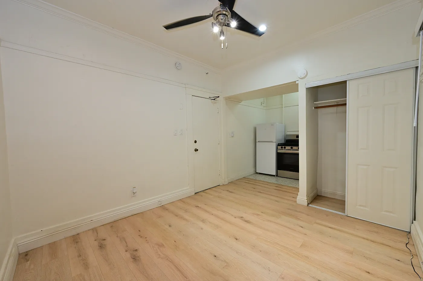 Studio, 325 sqft, $2,100 — Photo 4