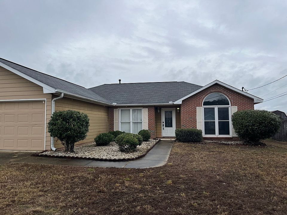 1st image of 165 Sweetwater Dr