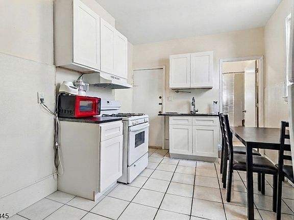4th image of 531 Bloomfield Ave