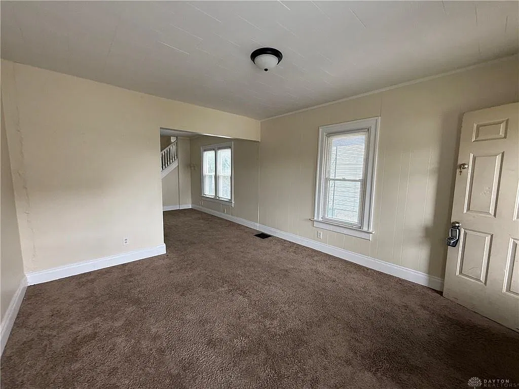 2 bed, 1.0 bath, 2440 sqft, $925 — Photo 4