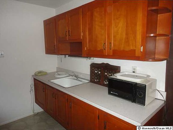 2nd image of 136B Farrington Ct