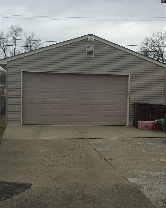 2nd image of 107 E Lynnwood Dr