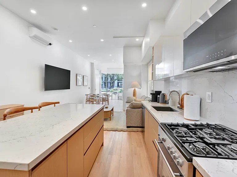 955B Nicola St — Photo 17