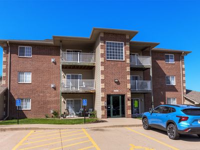 4130 100th St APT 7, Urbandale, IA, 50322