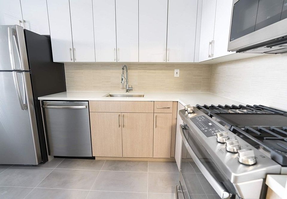 1st image of 10420 Queens Blvd #21X