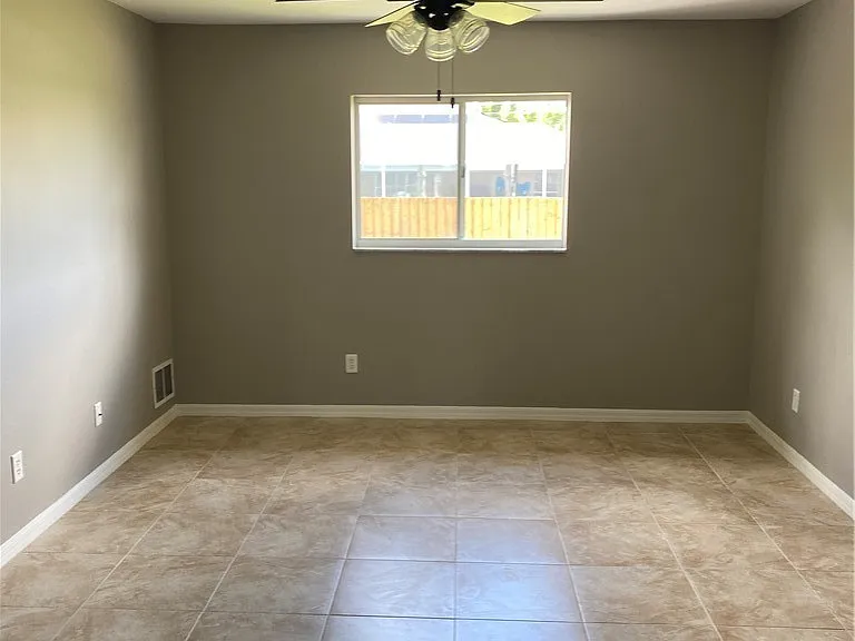 1732 SW 31st Ln — Photo 7