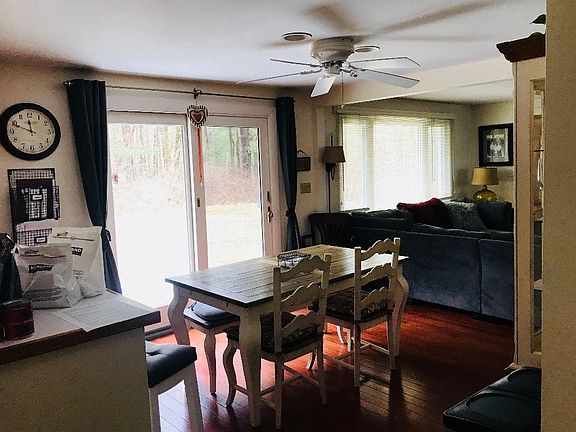 Dining area off kitchen