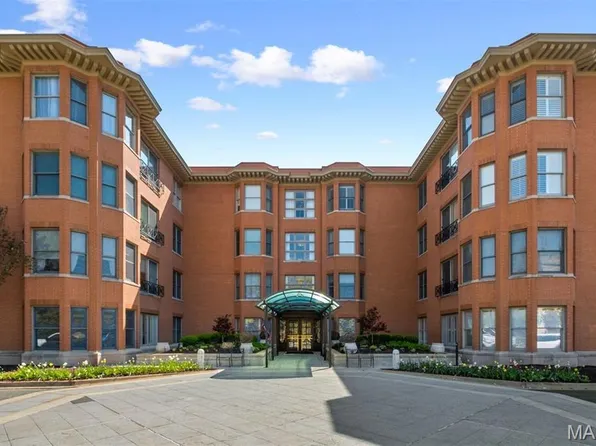750 S Hanley Rd APT 68, Saint Louis, MO 63105