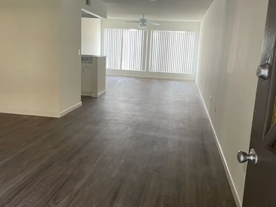 102 - Vista Bonita Apts.