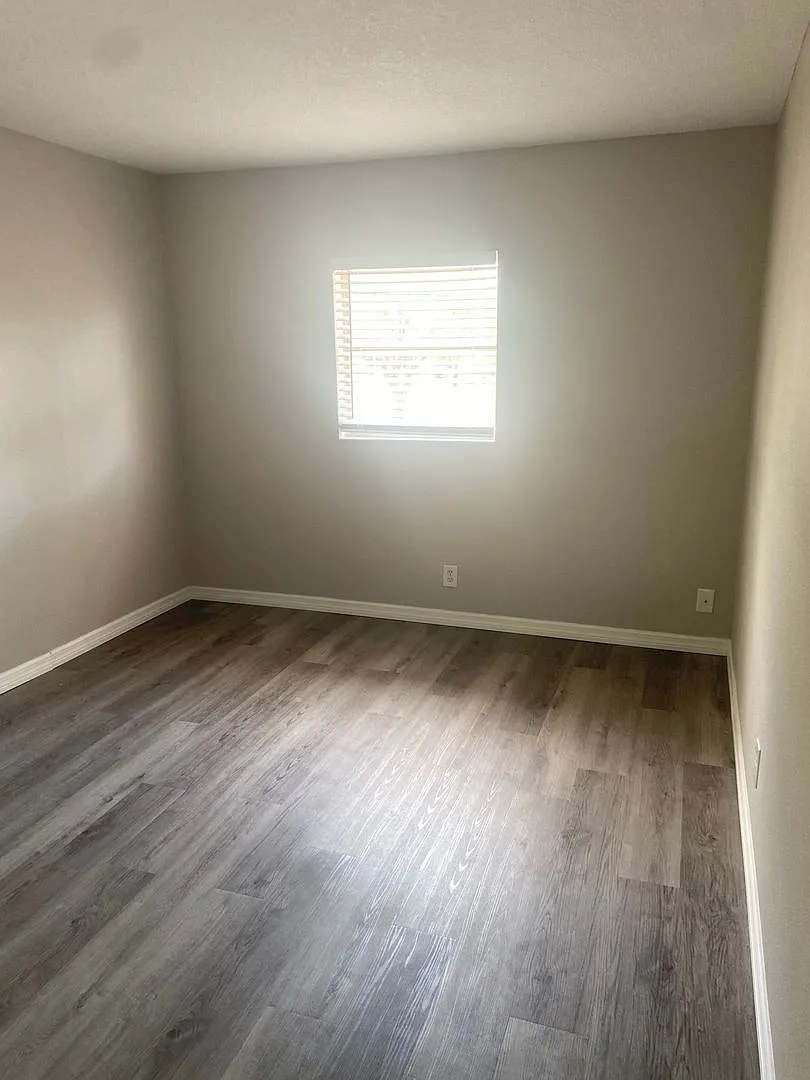 Lovely 2/1 apartment : Second Floor $1 on a first Month's rent with approved credit — Photo 4