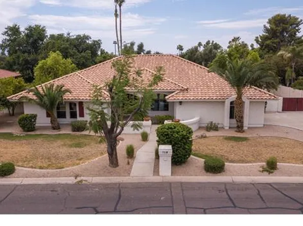 719 E Fairway Dr, Litchfield Park, AZ 85340