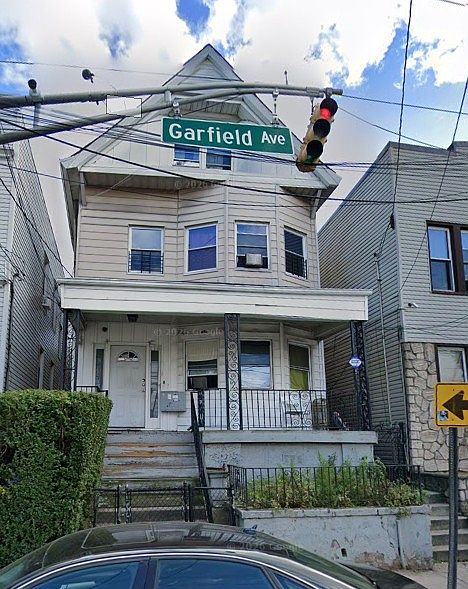 1st image of 176 Garfield Ave #1