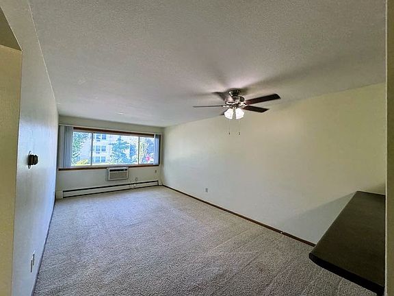 4th image of 400 6th Ave SE APT 11