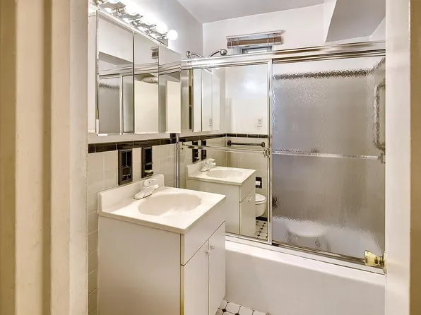 16241 Powells Cove Blvd APT 1E, Flushing, NY 11357