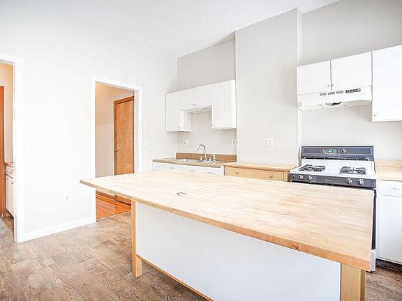 5th image of 193 Beech St