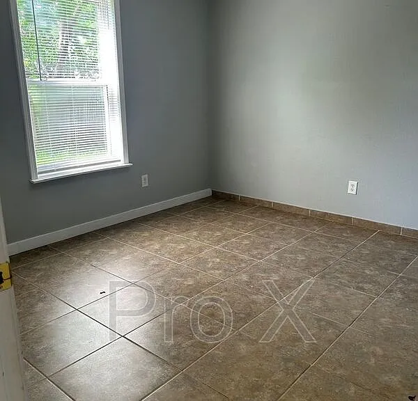 315 Texas Ln #105 — Photo 6