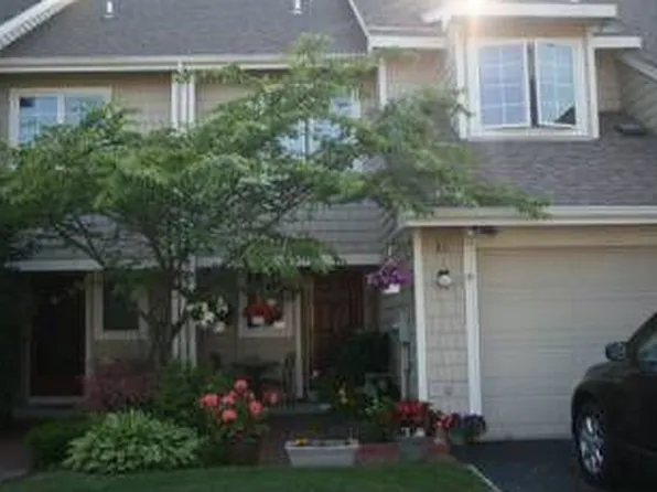 30 Cedar Ridge Ln, Bay Shore, NY 11706