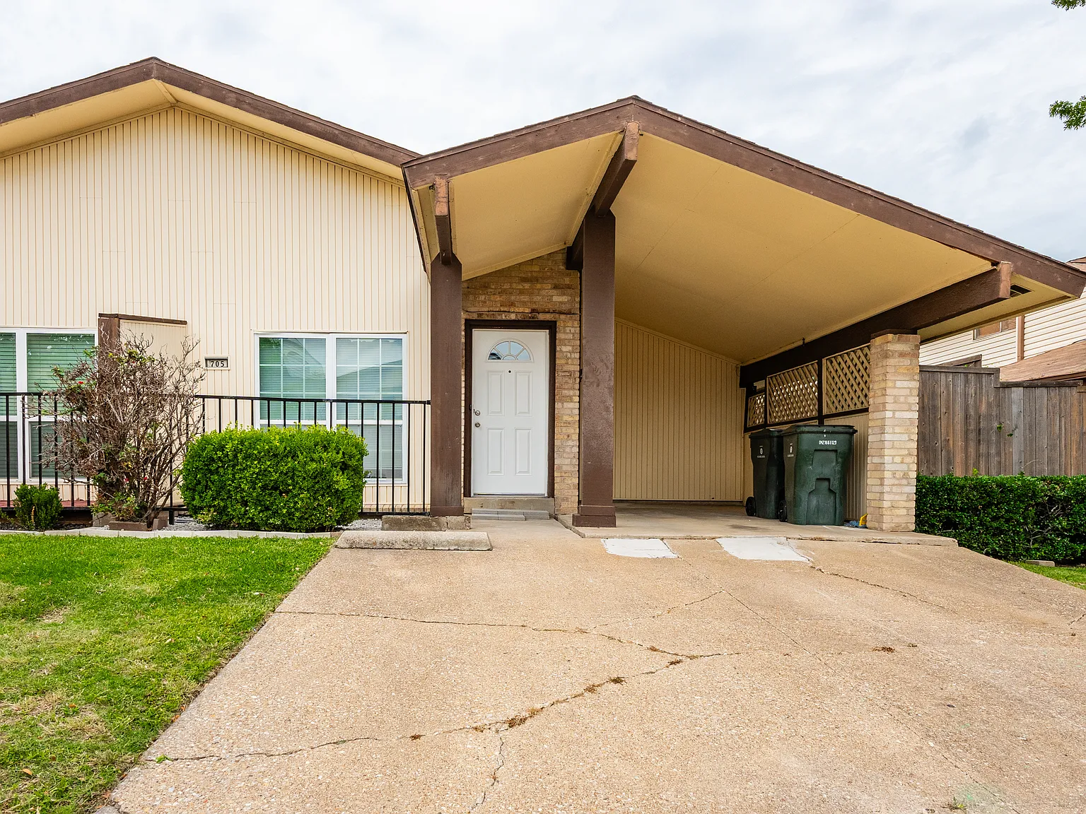 2 bed, 882 sqft, $1,850 — Photo 1