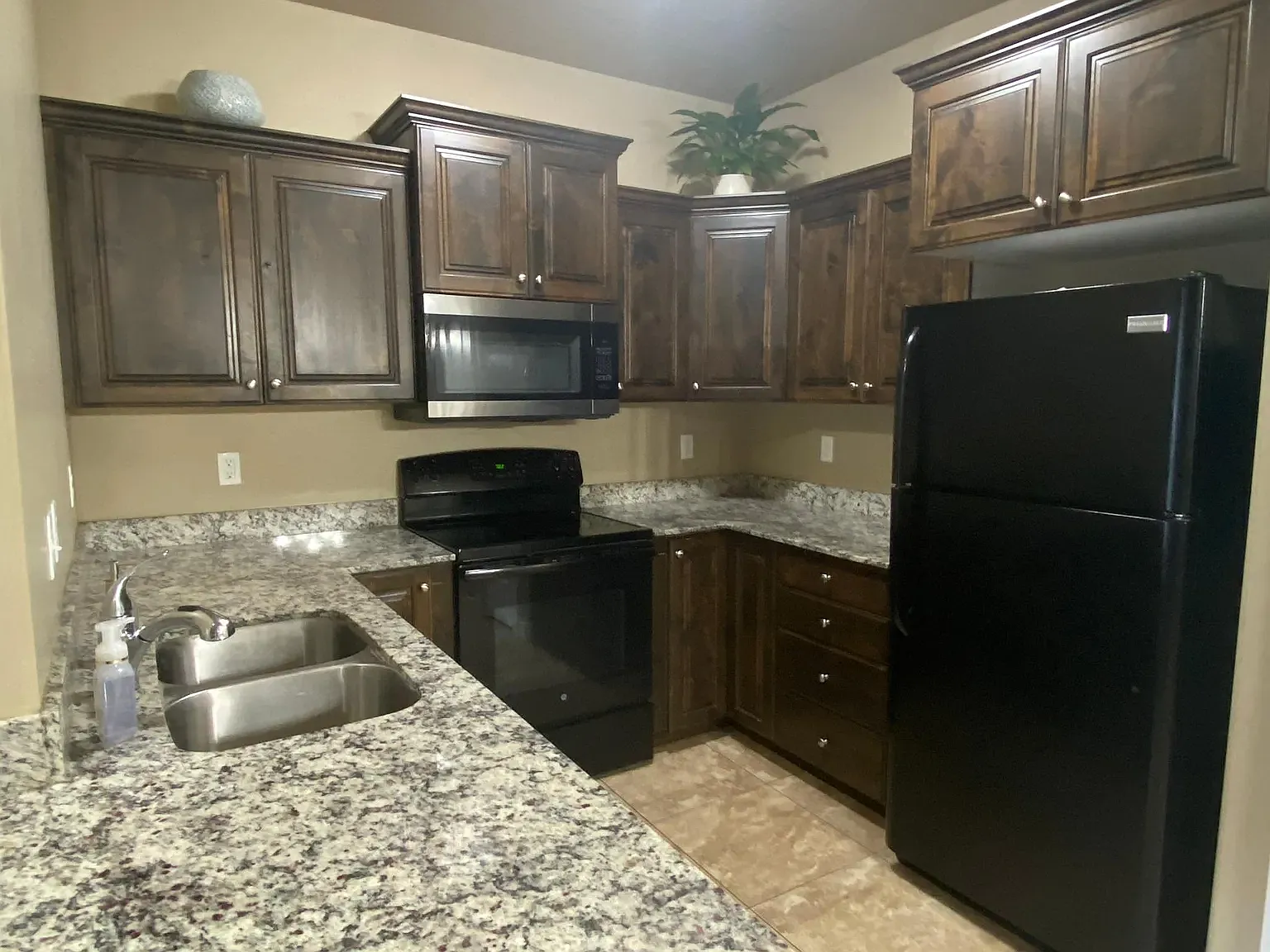 3 bed, 1200 sqft, $1,695 — Photo 4