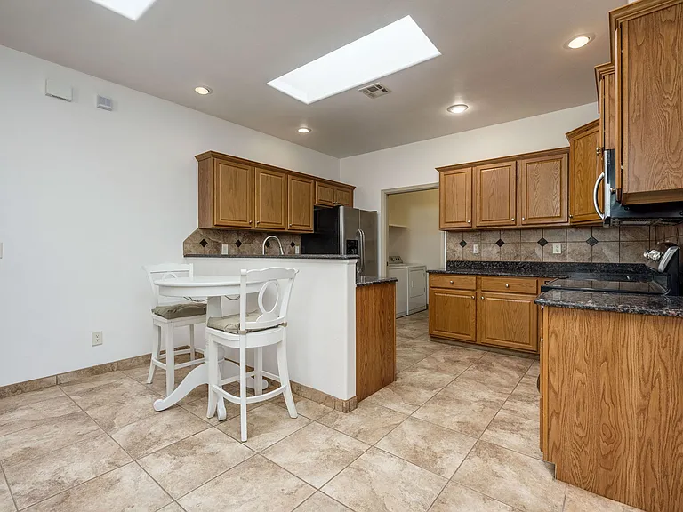 4405 Levante Dr — Photo 11