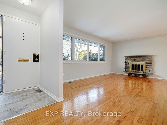 3rd image of 728 Fielding Dr