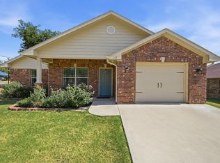 305 E Bonham St, Tom Bean, TX 75489