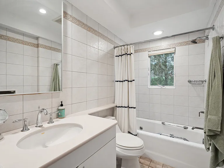 36 Gardiner Dr — Photo 9