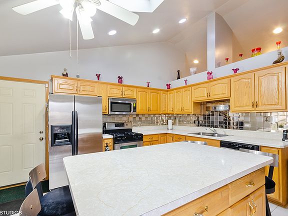 3rd image of 455 Campbell Ave