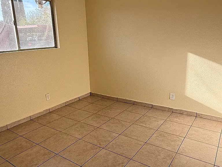 875 Acacia Ct — Photo 4