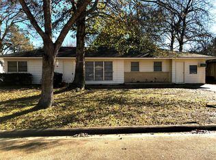 521 Holly St, Angleton, TX 77515
