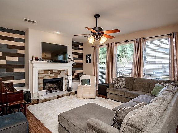 4th image of 3113 Berkshire Ln