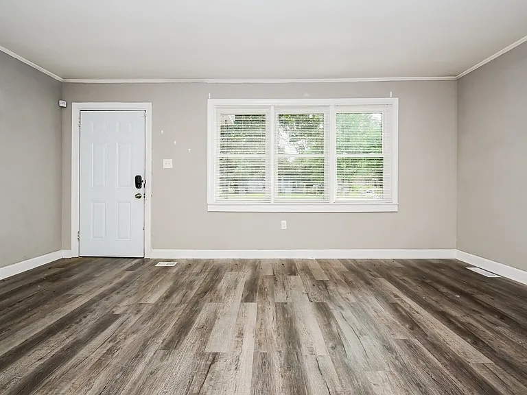 1511875_017_living_room_12911994.jpg