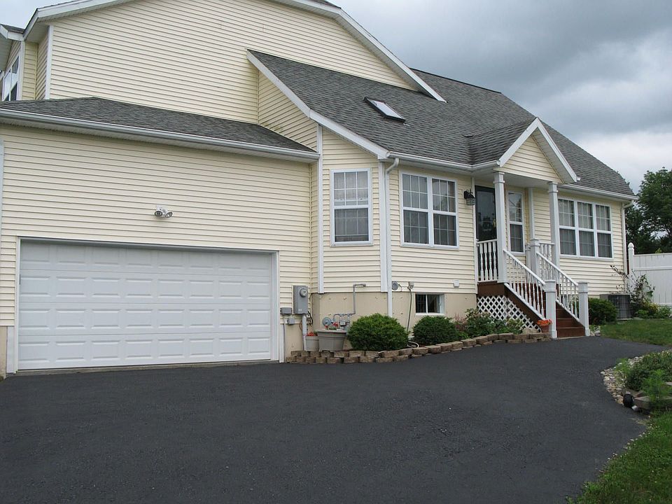 1st image of 8 Riverboat Ln