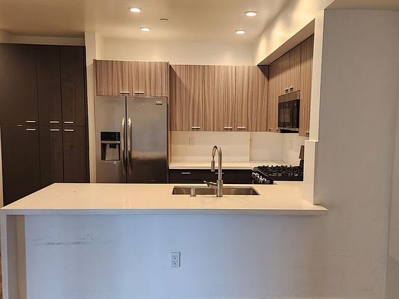 3rd image of 4227 McLaughlin Ave #2B-2Ba-1100Sqft