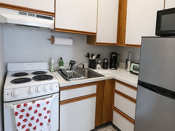 4th image of 187 Bay State Rd APT 5