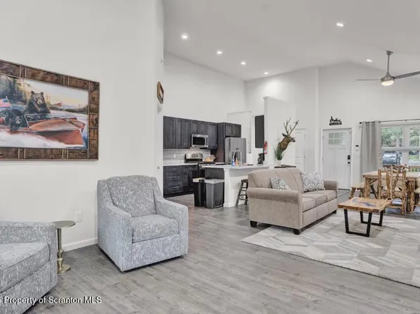 29 Fawn Ct, Gouldsboro, PA 18424