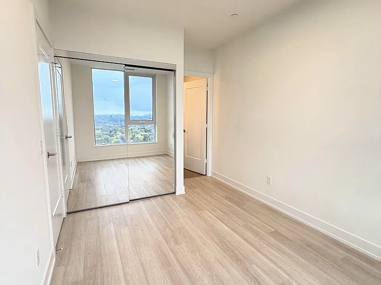 60 Central Park Dr #Penthouse 02 — Photo 8