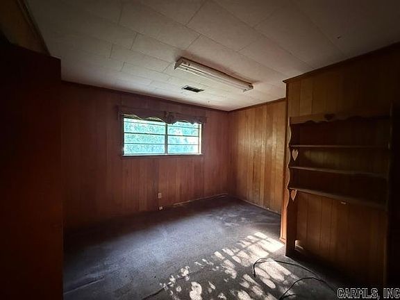 3rd image of 405 Lilac Dr