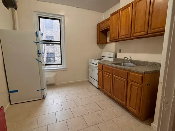 124 Fort George Avenue image 1 of 18