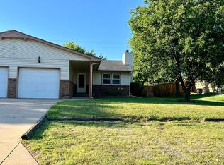 102 E Rosewood Ln, Derby, KS 67037
