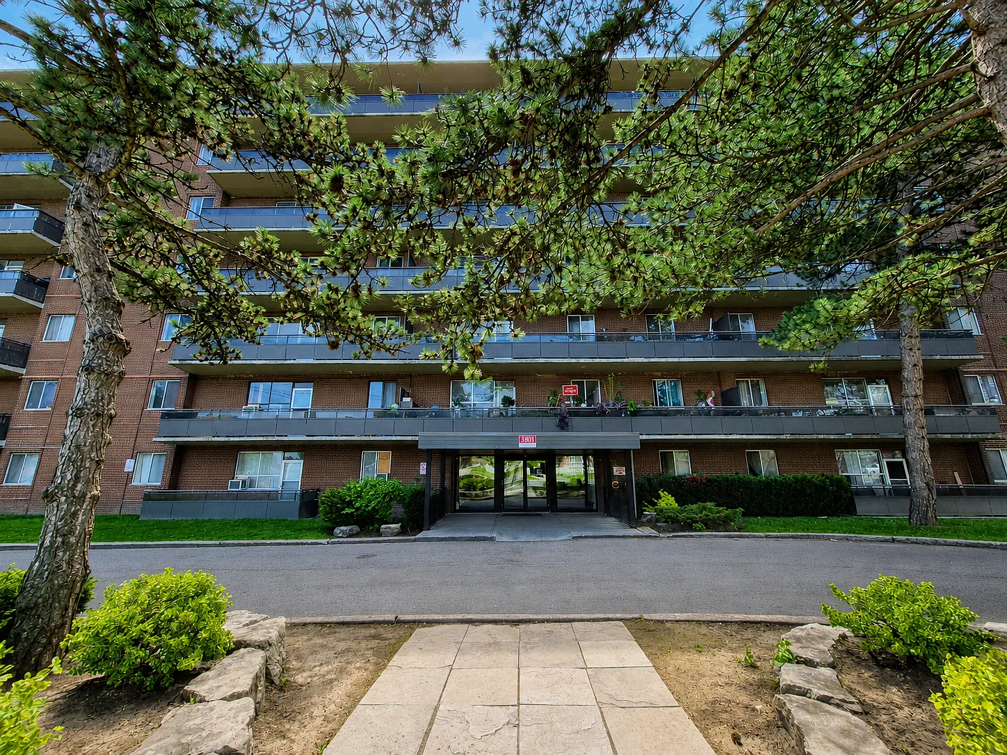 Heritage Apartments - 3801 Lawrence — Photo 1