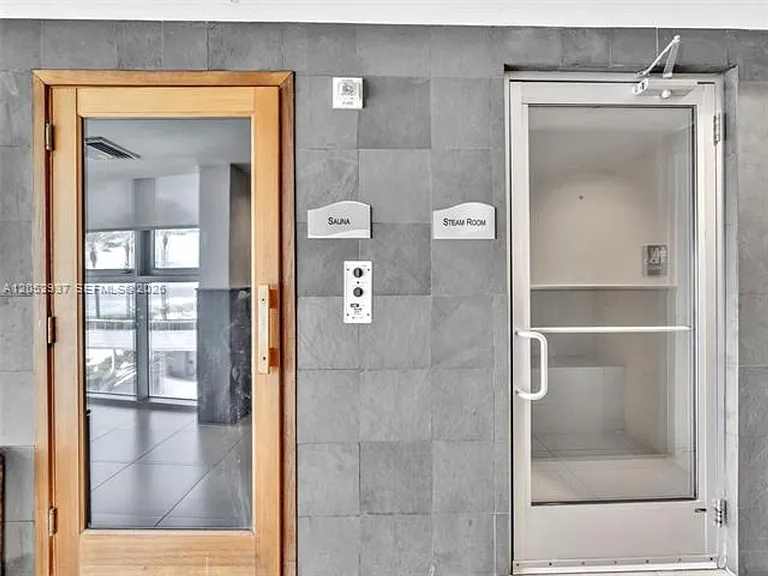 17001 Collins Ave #CU-2106 — Photo 38