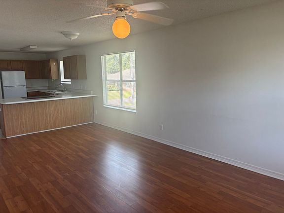 4th image of 565 Florosa Ct