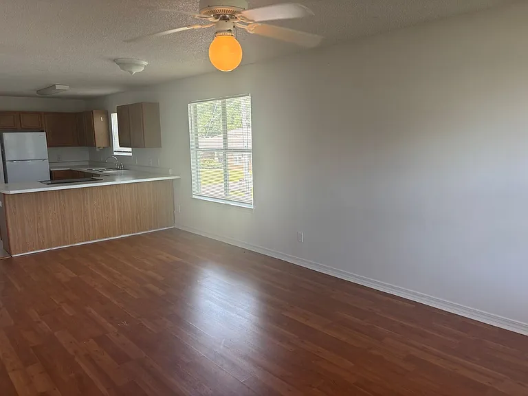 565 Florosa Ct — Photo 4