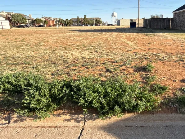 1310 Oxford St, Slaton, TX 79364