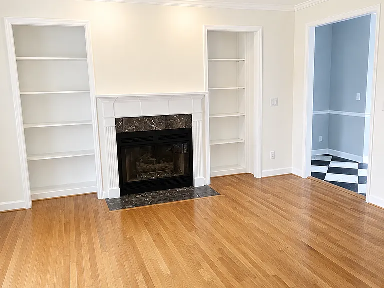 1011 Woodbriar St — Photo 4