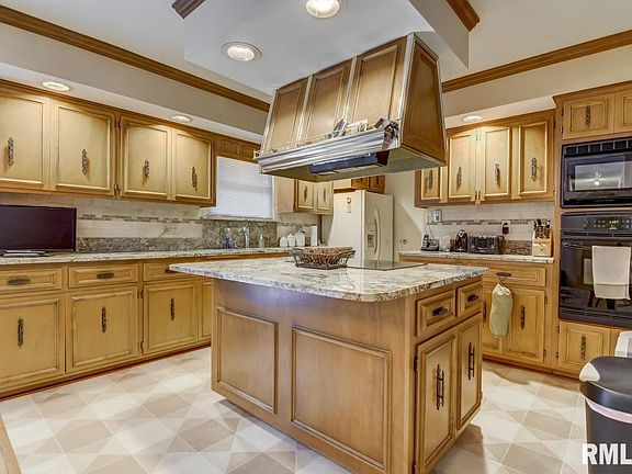 3rd image of 9 Ridgeview Dr